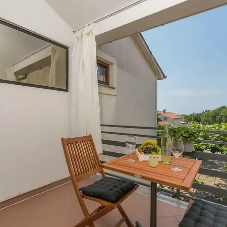 Apartment With Balcony Nova Vas (Porec)